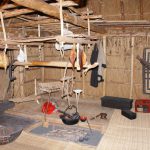 北海道開拓記念館に再現された、アイヌの伝統的家屋の内部
