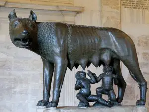 狼の乳を飲むロムルスとレムスの銅像
