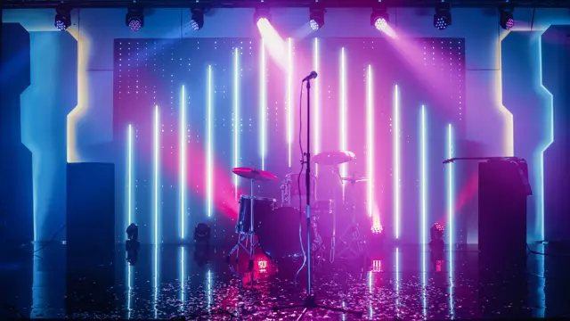 ナイトクラブの誰もいないステージ