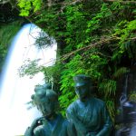 河津七滝にある、川端康成の代表作『伊豆の踊子』のブロンズ像