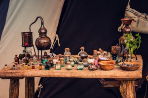 中世の錬金術師の実験テーブル（イメージ）