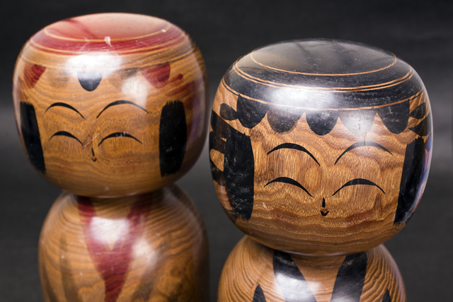 木目の美しい夫婦のこけし