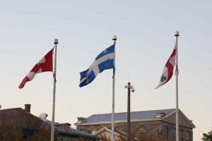 カナダ国旗、ケベック州旗、モントリオール市旗