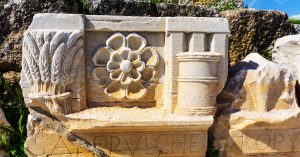 ハドリアヌス帝によって建設されたエレウシスの聖域への入り口