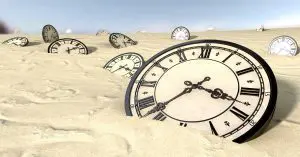 砂漠に埋まっている数々の時計