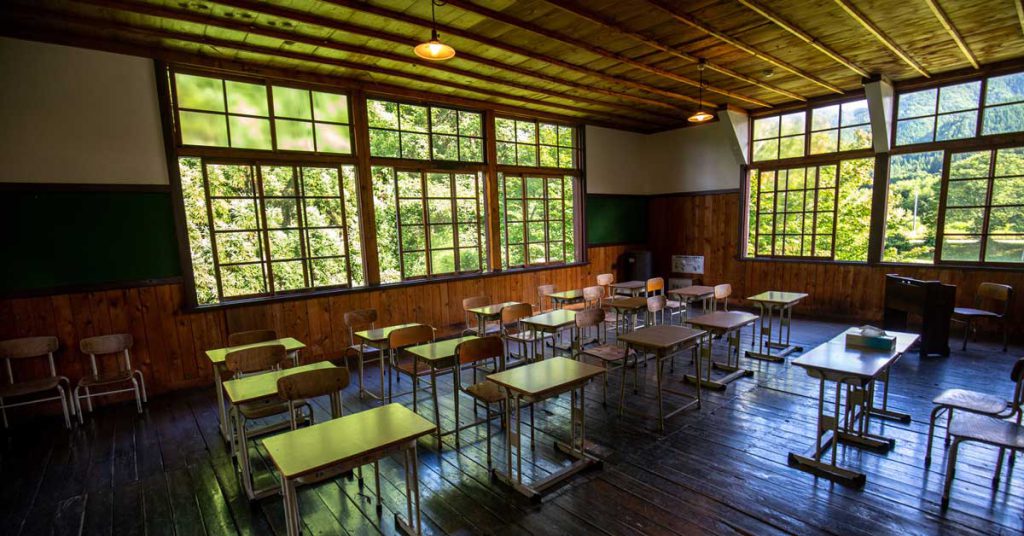 木造の中学校の教室