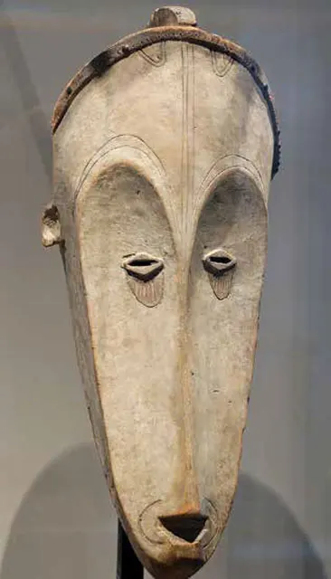 ファン（Fang）族の呪術師を取り調べるンギル（ngil）と呼ばれる儀式で用いられる仮面、創造の場：ガボン・コレクション
