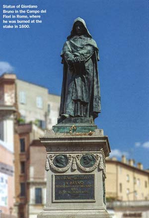ローマのカンポ・デ・フィオーリ広場に立つジョルダーノ・ブルーノの像。1600年に彼はこの場所で火刑に処された。