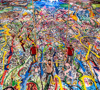 人類愛の旅（The Journey of Humanity）は、テニスコート10面分の大きさがある世界最大のキャンバス画です