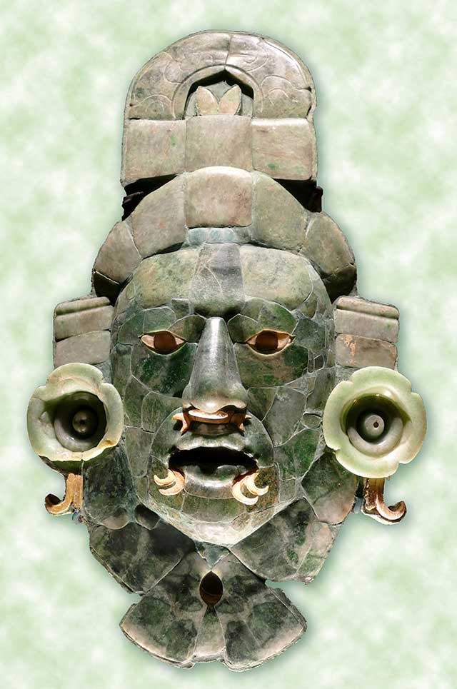 マヤの９つの葬送の仮面（デスマスク）のう
ち最もよく知られているカラクムルの仮面（Mask of Calakmúl）