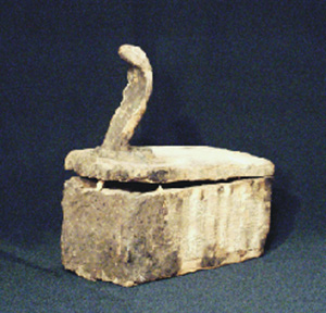 古代エジプト末期王朝、木製の箱、蛇、10×17cm