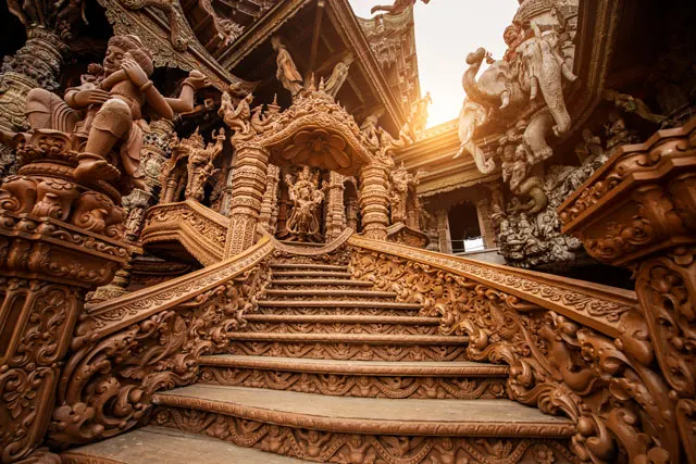 タイのパタヤに建設中の「真実の聖域」（ヒンドゥー教と仏教の寺院兼博物館）