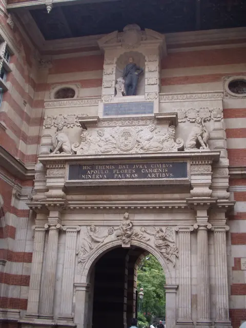 バラ十字会とカタリ派に関係はあるか？フランス本部代表が解説