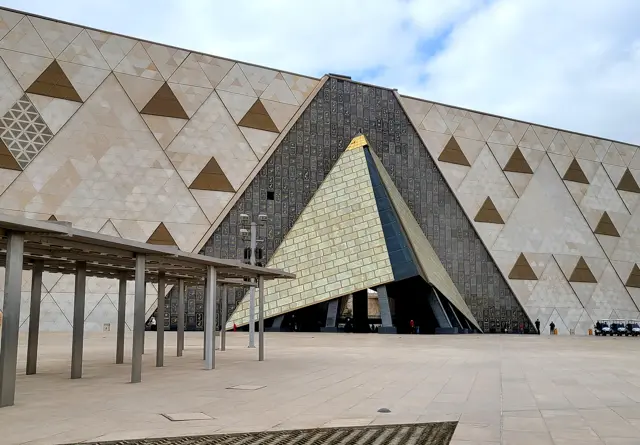 大エジプト博物館の入り口