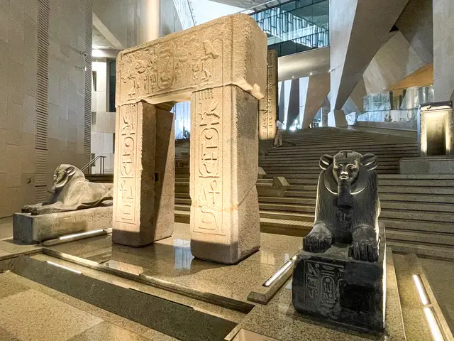 アメンエムハト1世の神殿の門