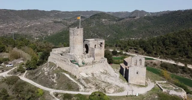 復元されたモンセギュール城（14世紀のカタリ派の要塞）